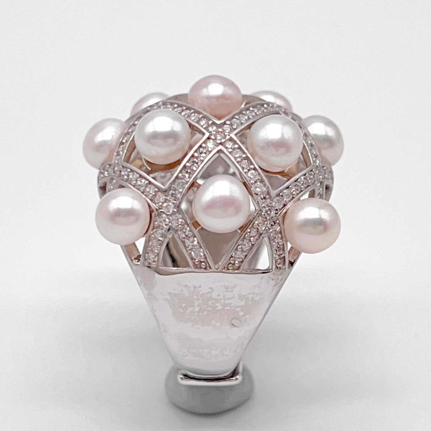 Retro Wind. Freshwater Pearl ring in silver 925