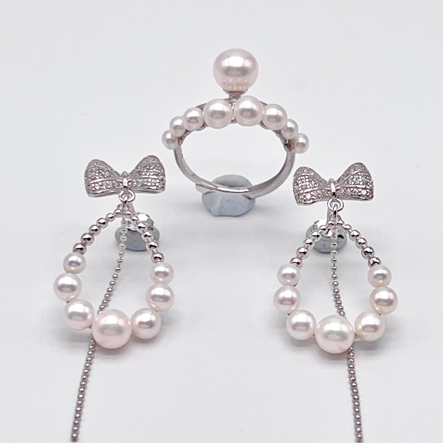 Retro Wind. Pearl Earring and Ring set in Silver 925. Bow & Swing