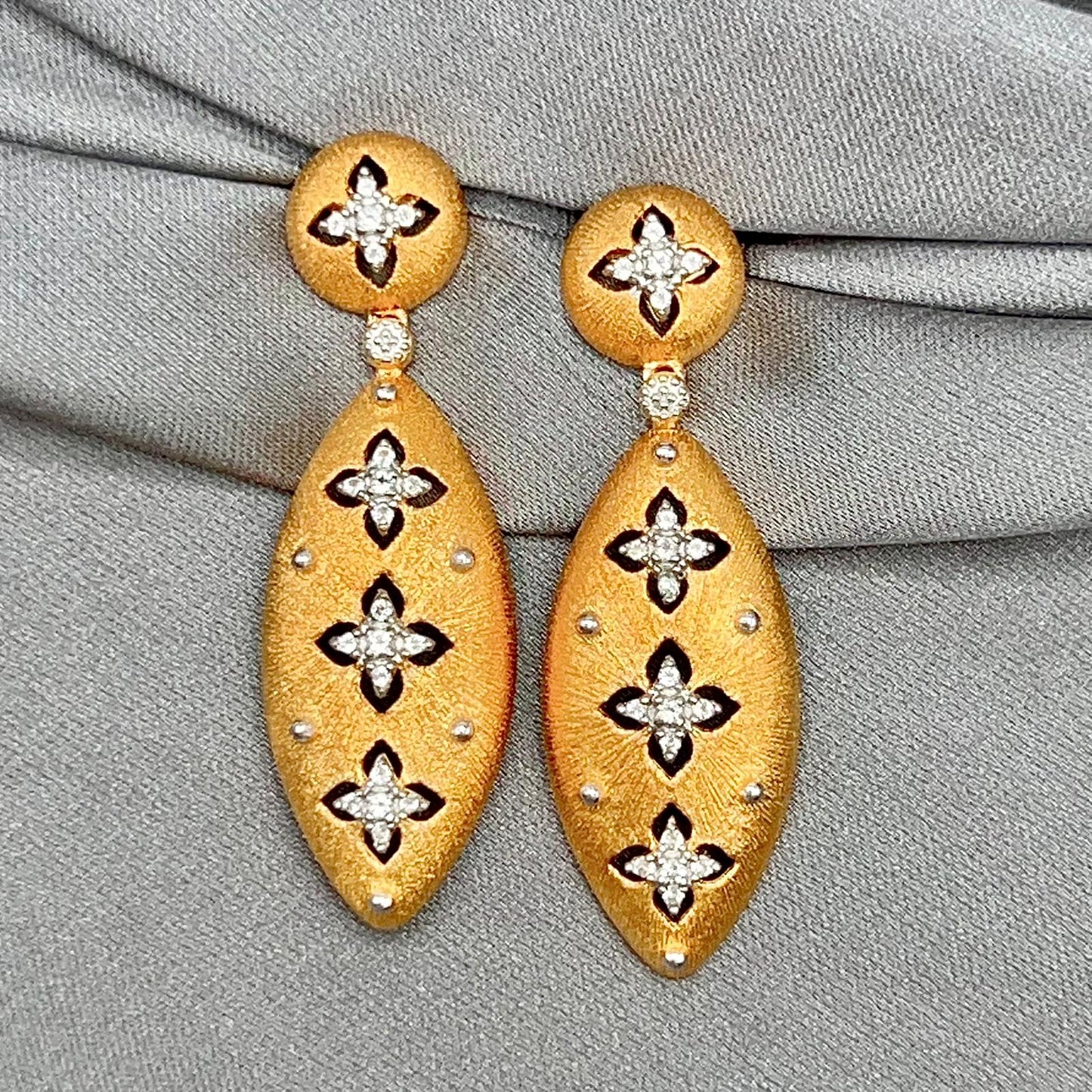 Matte Gold Quatrefoil Drops 925