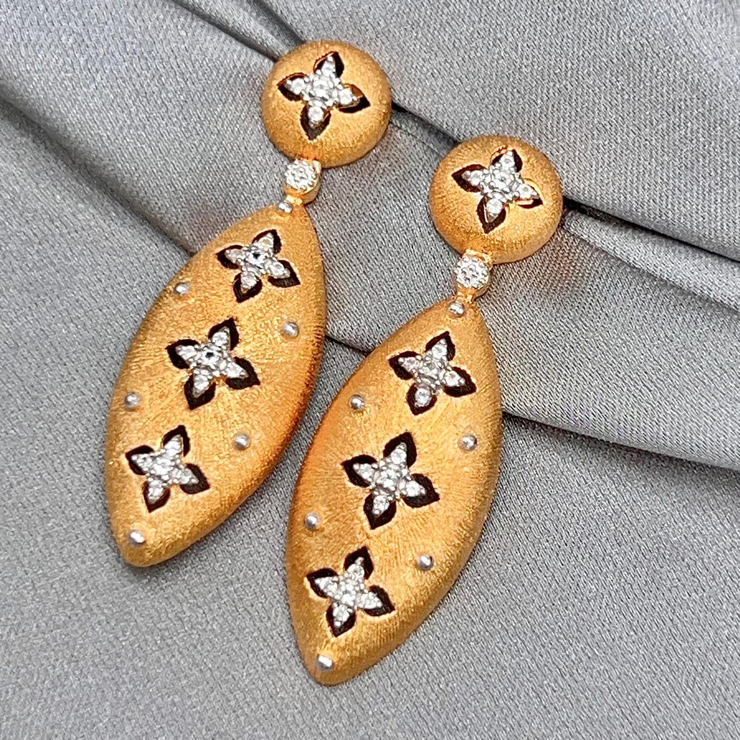 Matte Gold Quatrefoil Drops 925