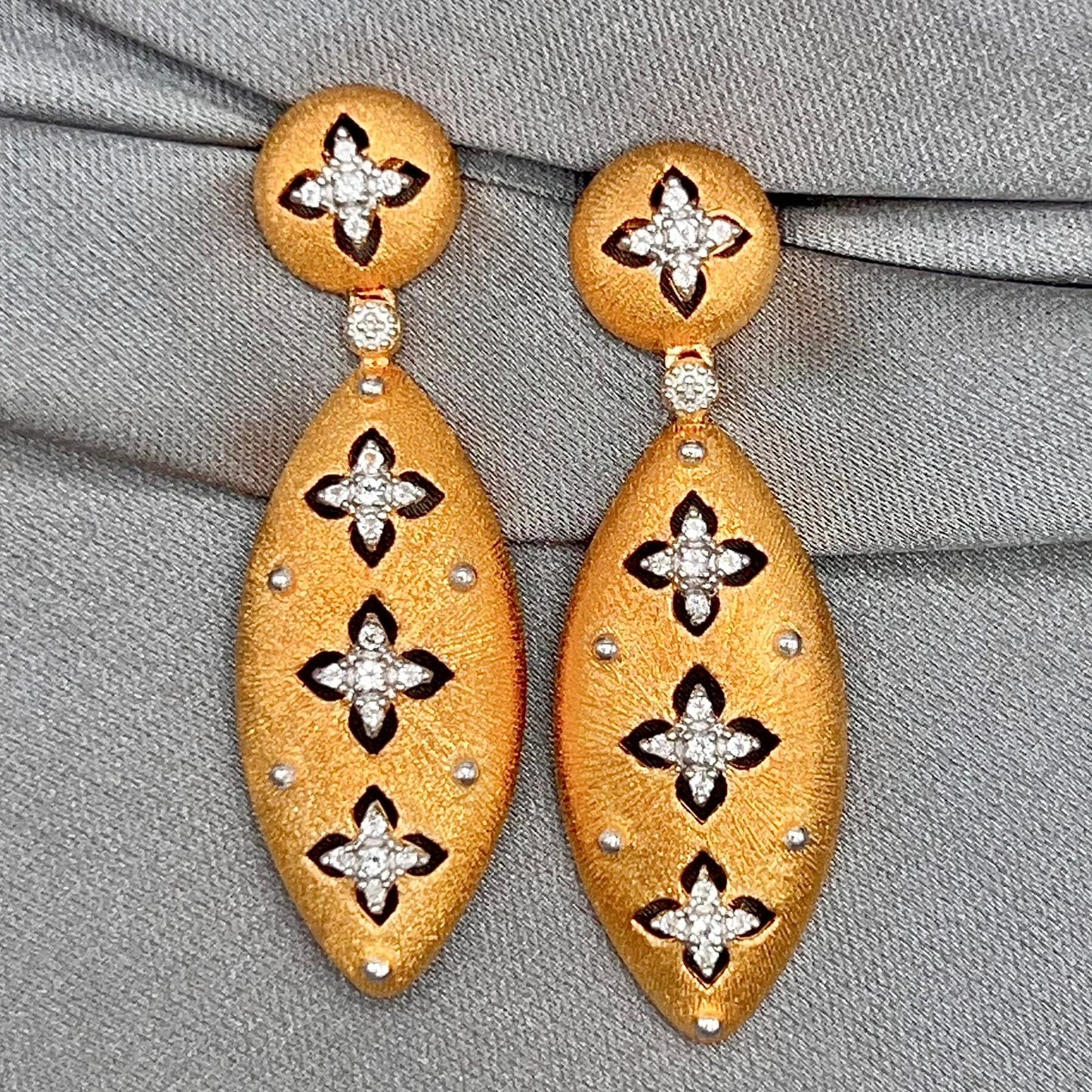 Matte Gold Quatrefoil Drops 925