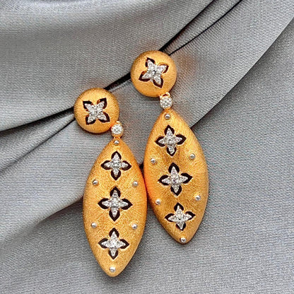 Matte Gold Quatrefoil Drops 925