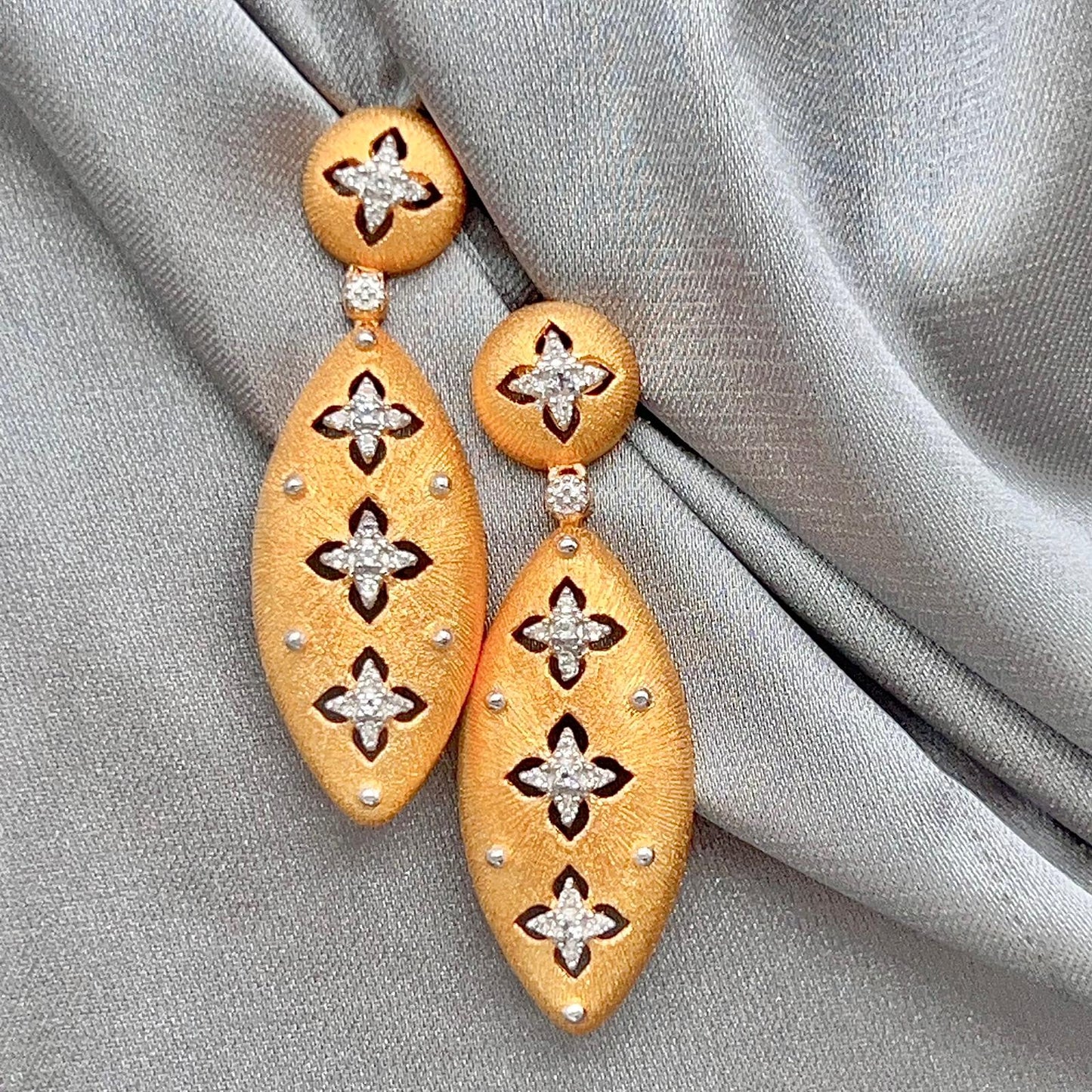 Matte Gold Quatrefoil Drops 925