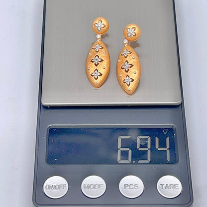 Matte Gold Quatrefoil Drops 925
