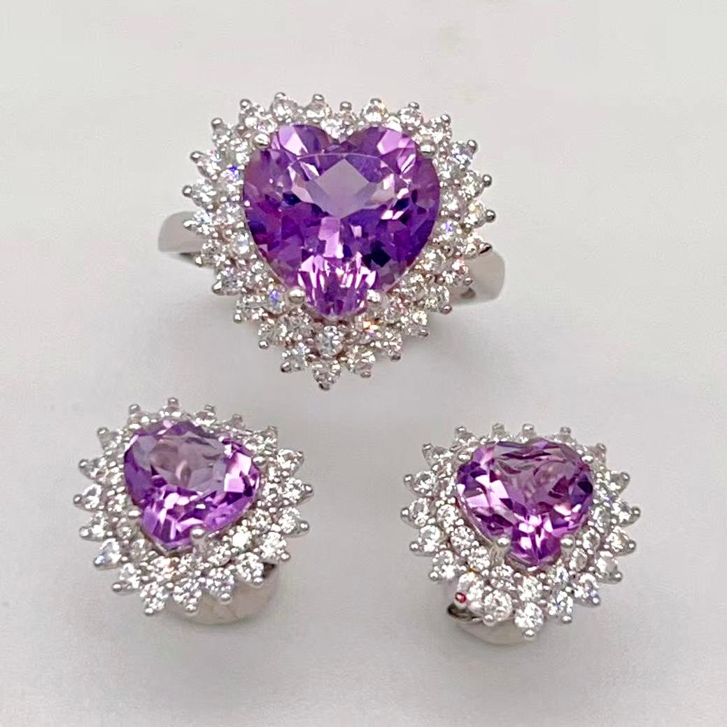 Contemporary Cocktail . Earring and Ring in heart shape of Amethyst in Silver 925
