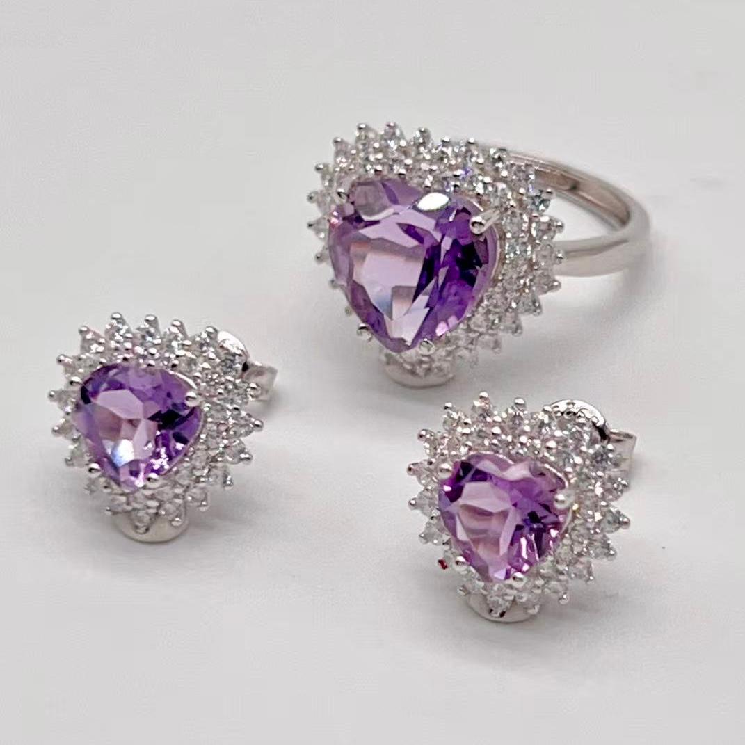 Contemporary Cocktail . Earring and Ring in heart shape of Amethyst in Silver 925