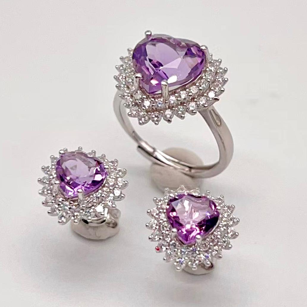 Contemporary Cocktail . Earring and Ring in heart shape of Amethyst in Silver 925