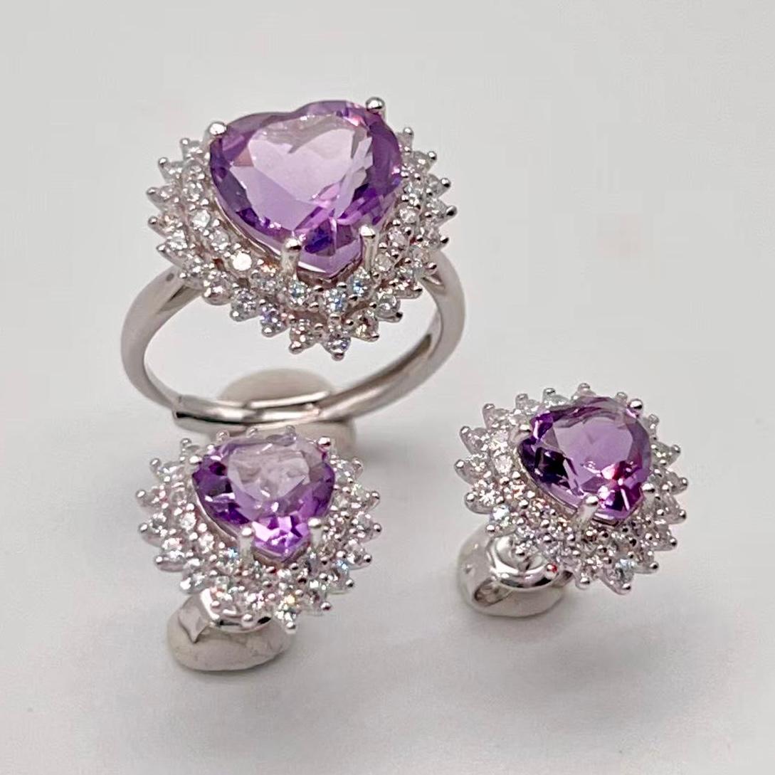 Contemporary Cocktail . Earring and Ring in heart shape of Amethyst in Silver 925