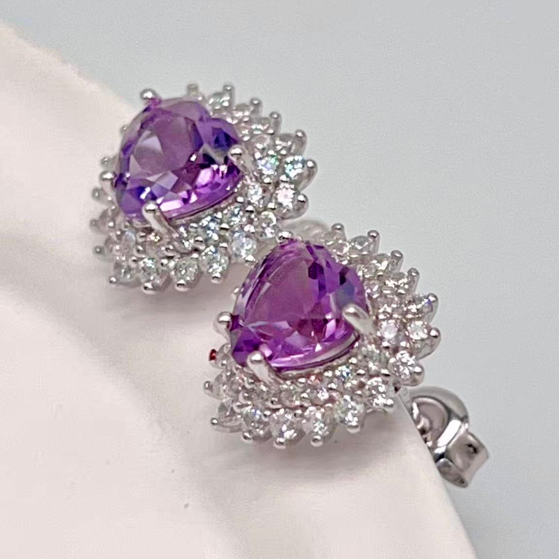 Contemporary Cocktail . Earring and Ring in heart shape of Amethyst in Silver 925