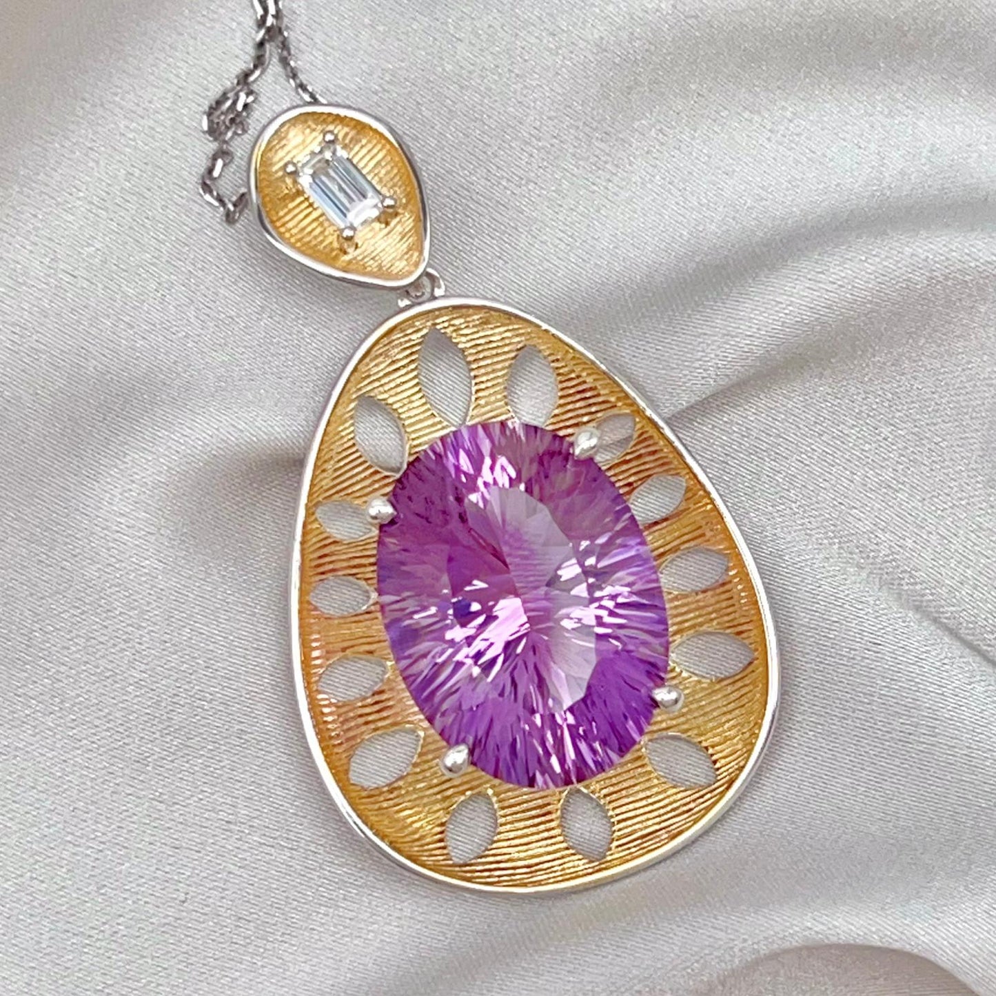 Contemporary Cocktail. Necklace in Amethyst in Oval Shape in Silver 925