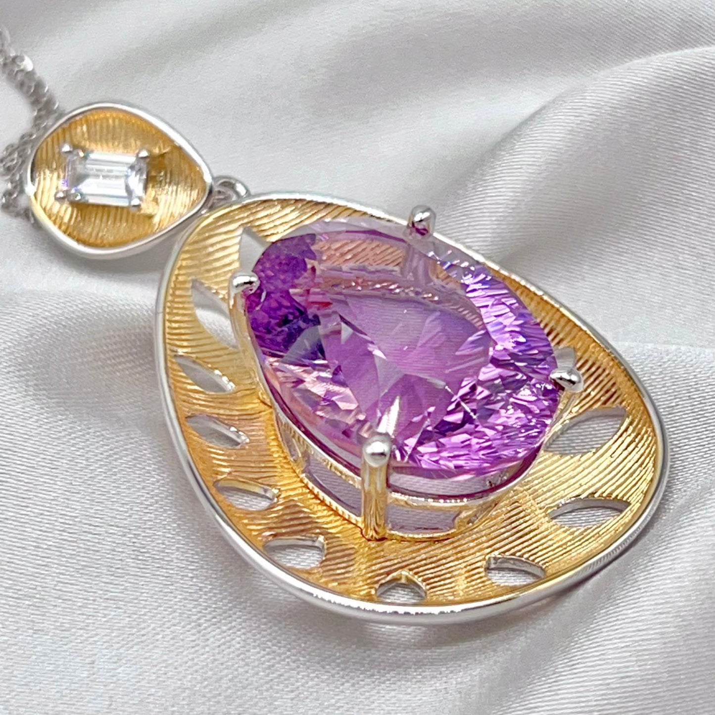 Contemporary Cocktail. Necklace in Amethyst in Oval Shape in Silver 925