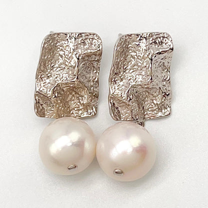 Retro Wind. Edison Pearl Earring in Silver 925. White . Rectangle Dangle