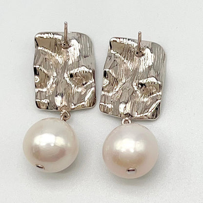 Retro Wind. Edison Pearl Earring in Silver 925. White . Rectangle Dangle
