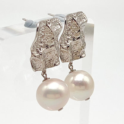 Retro Wind. Edison Pearl Earring in Silver 925. White . Rectangle Dangle