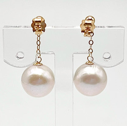 Swing Swing . Edison Pearl Earring Stud in 18K with Chain. White . Top Quality