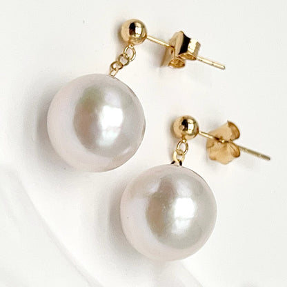Swing Swing . Edison Pearl Earring Stud in 18K with Chain. White . Top Quality