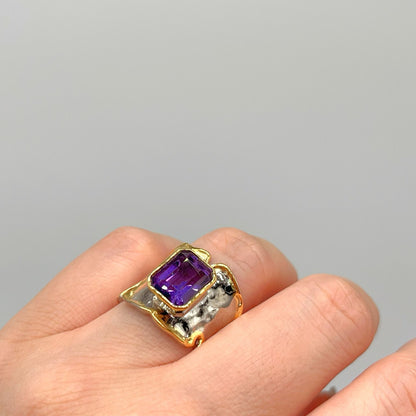 Retro Wind. Amethyst Ring in Silver 925. Golden Lining
