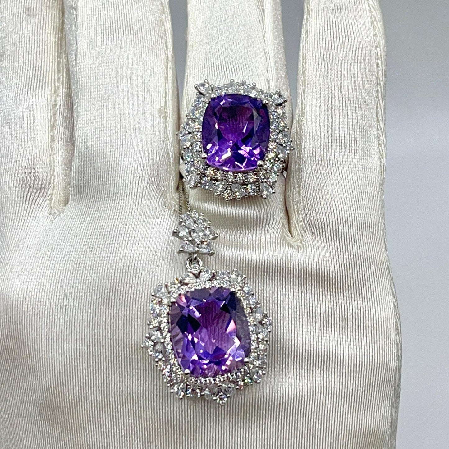 Pendant and ring in silver with amethyst